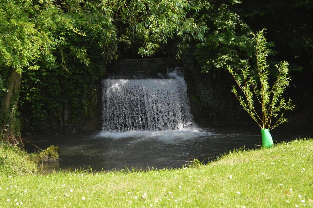 Les Gites Insolites De La Cascade Lespesses 外观 照片